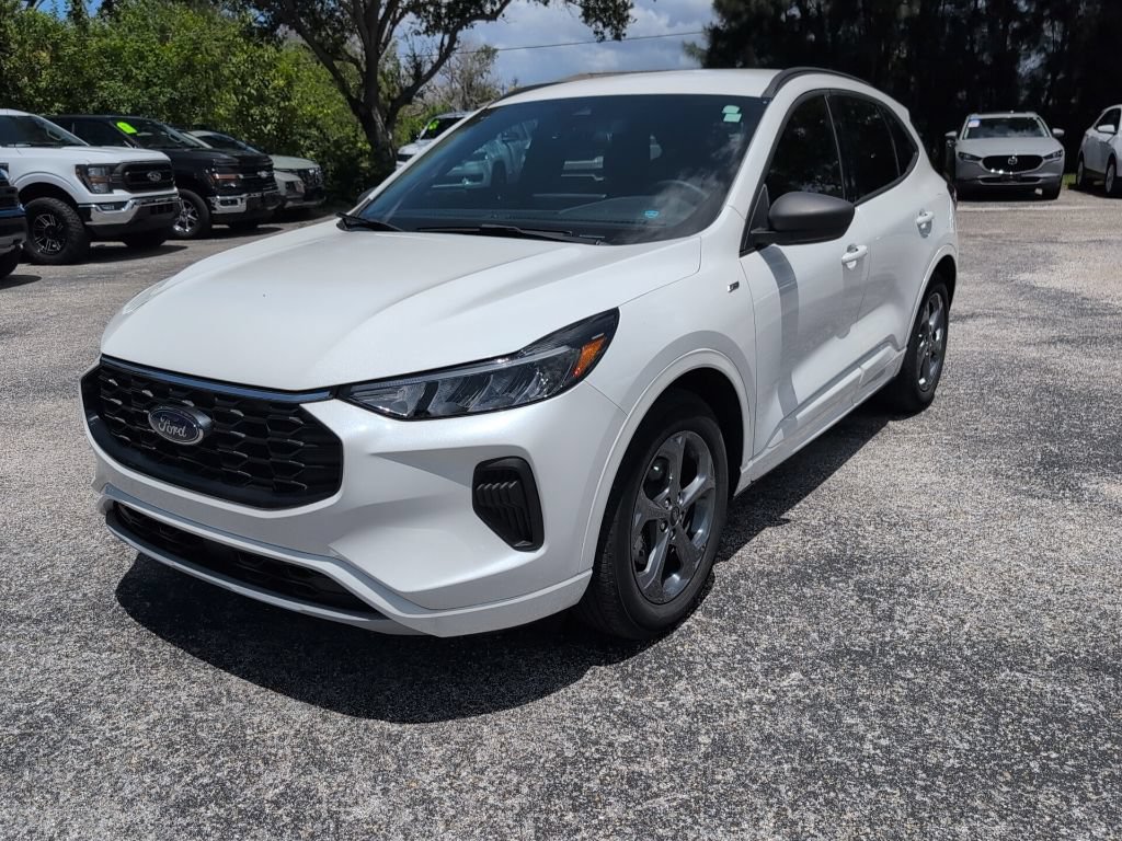 Certified 2024 Ford Escape ST-Line w/ Tech Pack #1 FWD image 6