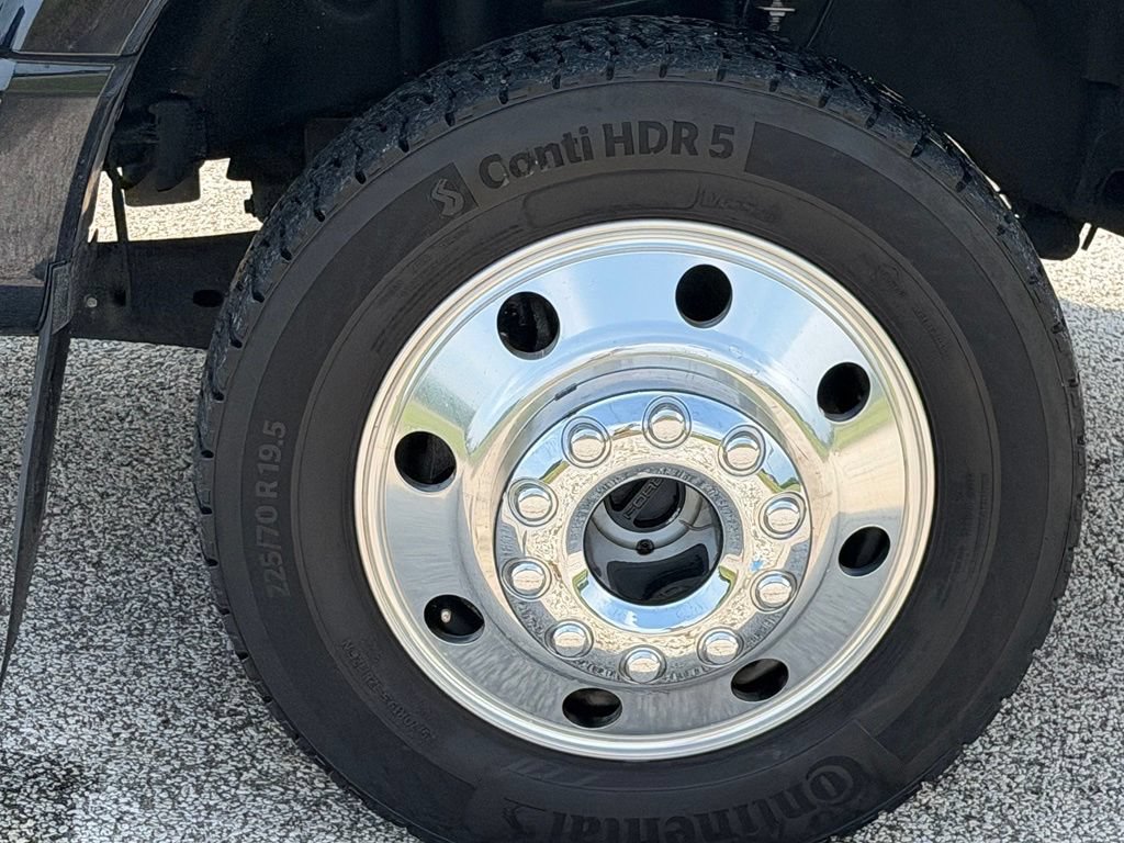 Certified 2025 Ford F450 Platinum w/ Platinum Plus Package AWD/4WD image 17