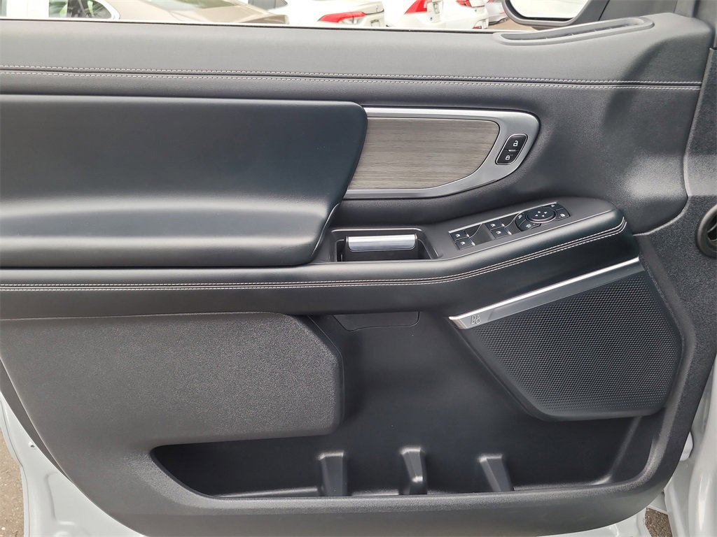 Certified 2025 Ford Expedition Max Platinum image 18