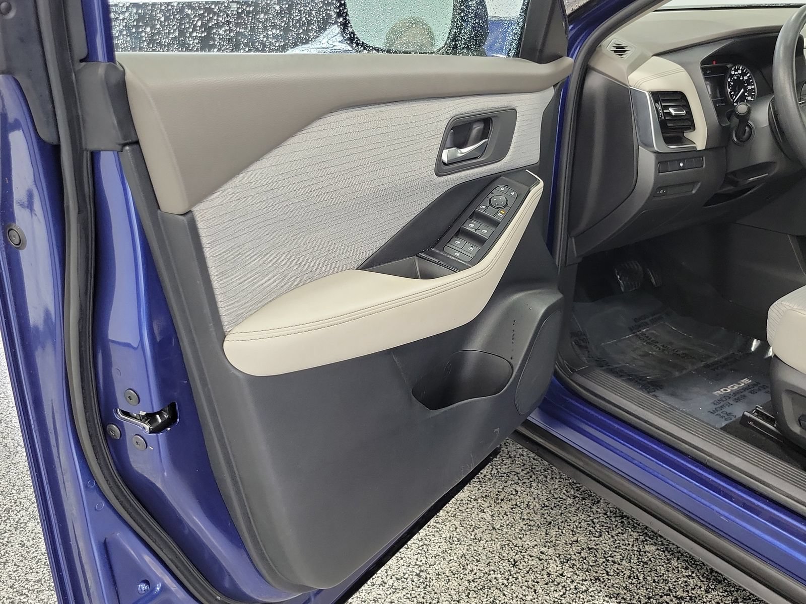Used 2022 Nissan Rogue SV AWD/4WD image 7