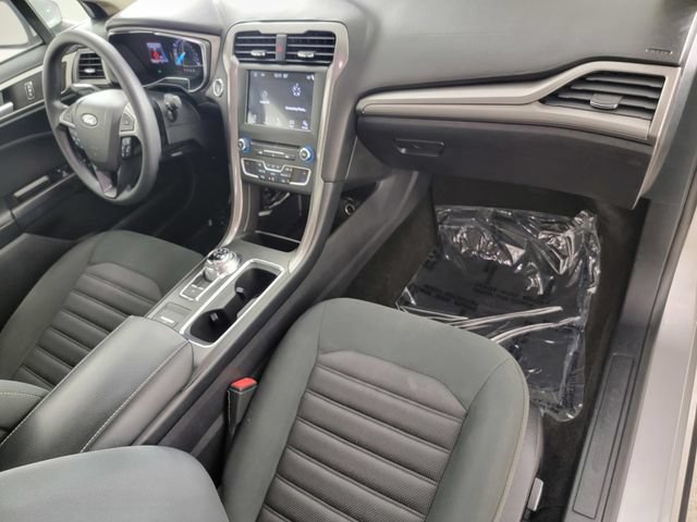 Certified 2017 Ford Fusion SE w/ Fusion SE Technology Package FWD image 20