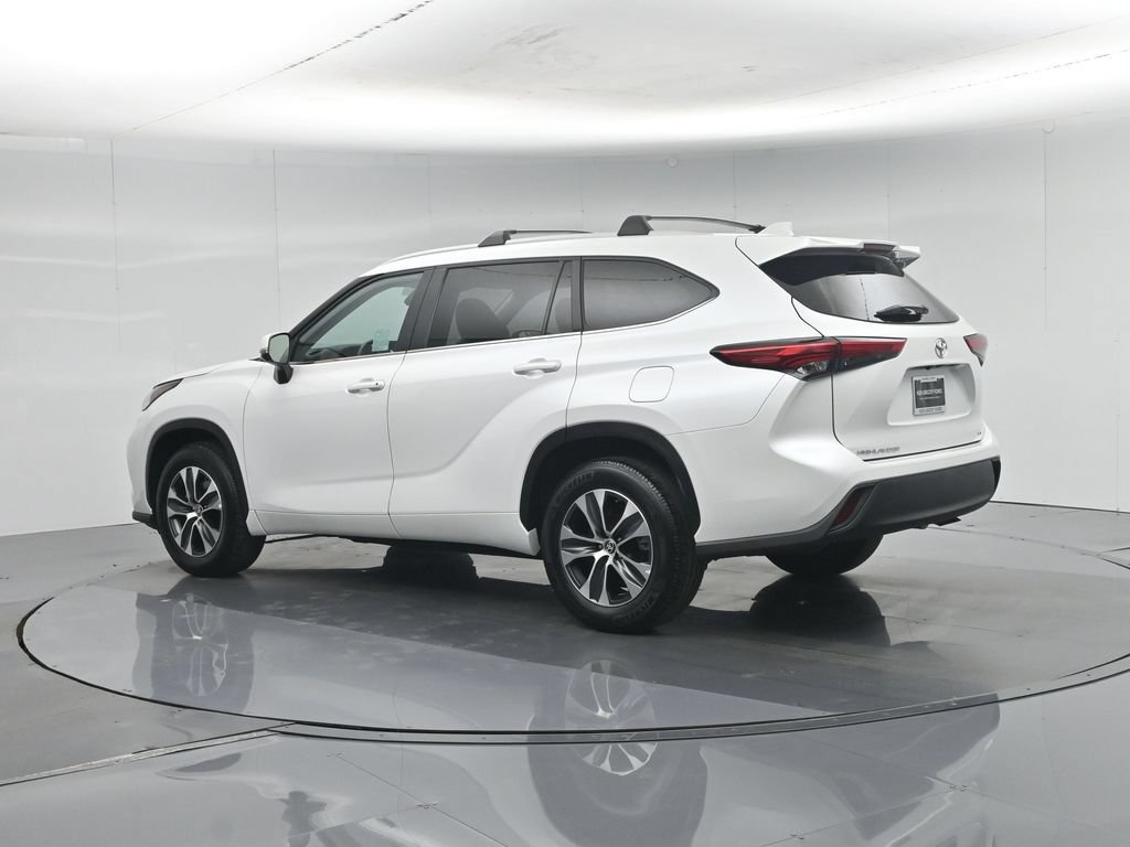 Used 2023 Toyota Highlander XLE FWD image 6