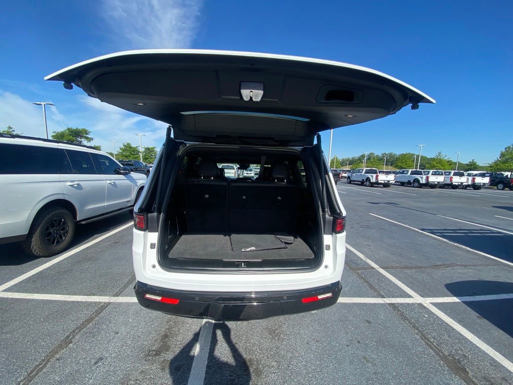 Used 2022 Jeep Wagoneer Series III AWD/4WD image 24