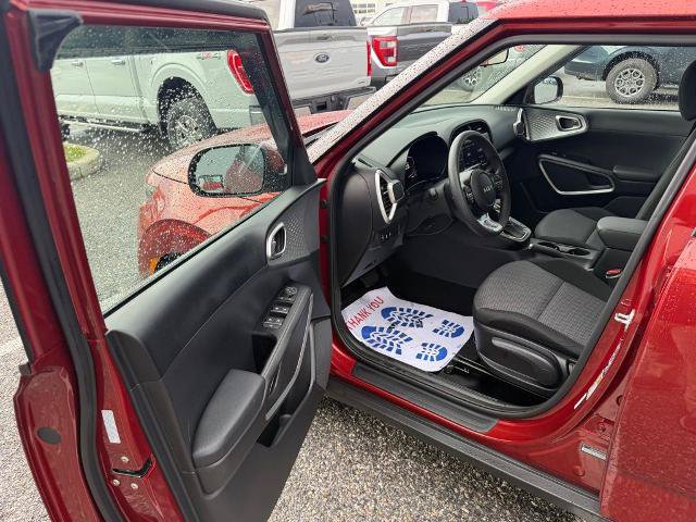 Used 2025 Kia Soul LX w/ LX Technology Package FWD image 10