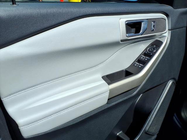 Certified 2023 Ford Explorer XLT w/ Equipment Group 202A AWD/4WD image 9