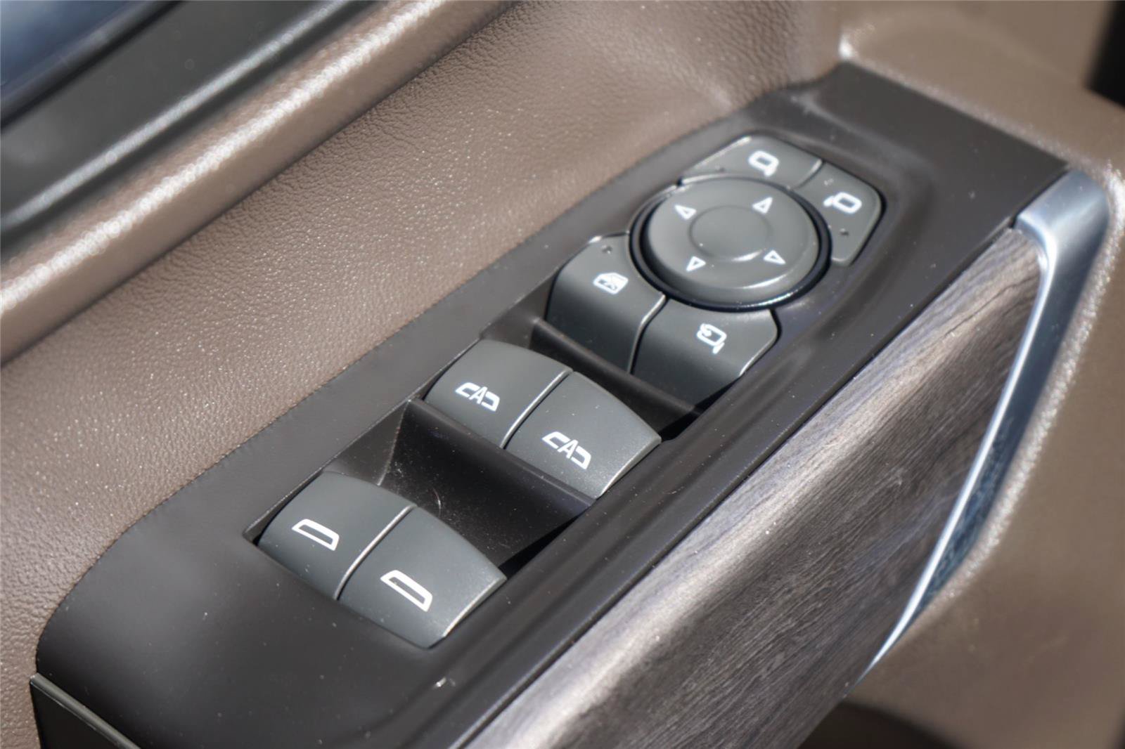 Used 2020 Chevrolet Silverado 1500 LTZ w/ LTZ Premium Package AWD/4WD image 19