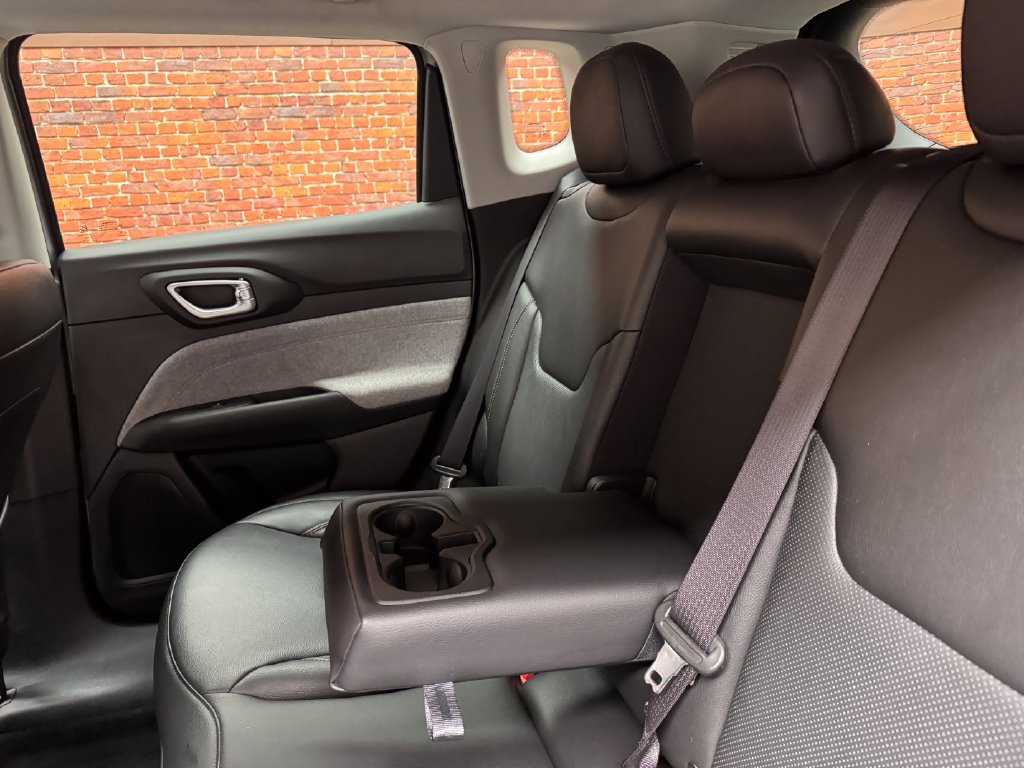 Used 2022 Jeep Compass Latitude AWD/4WD image 12