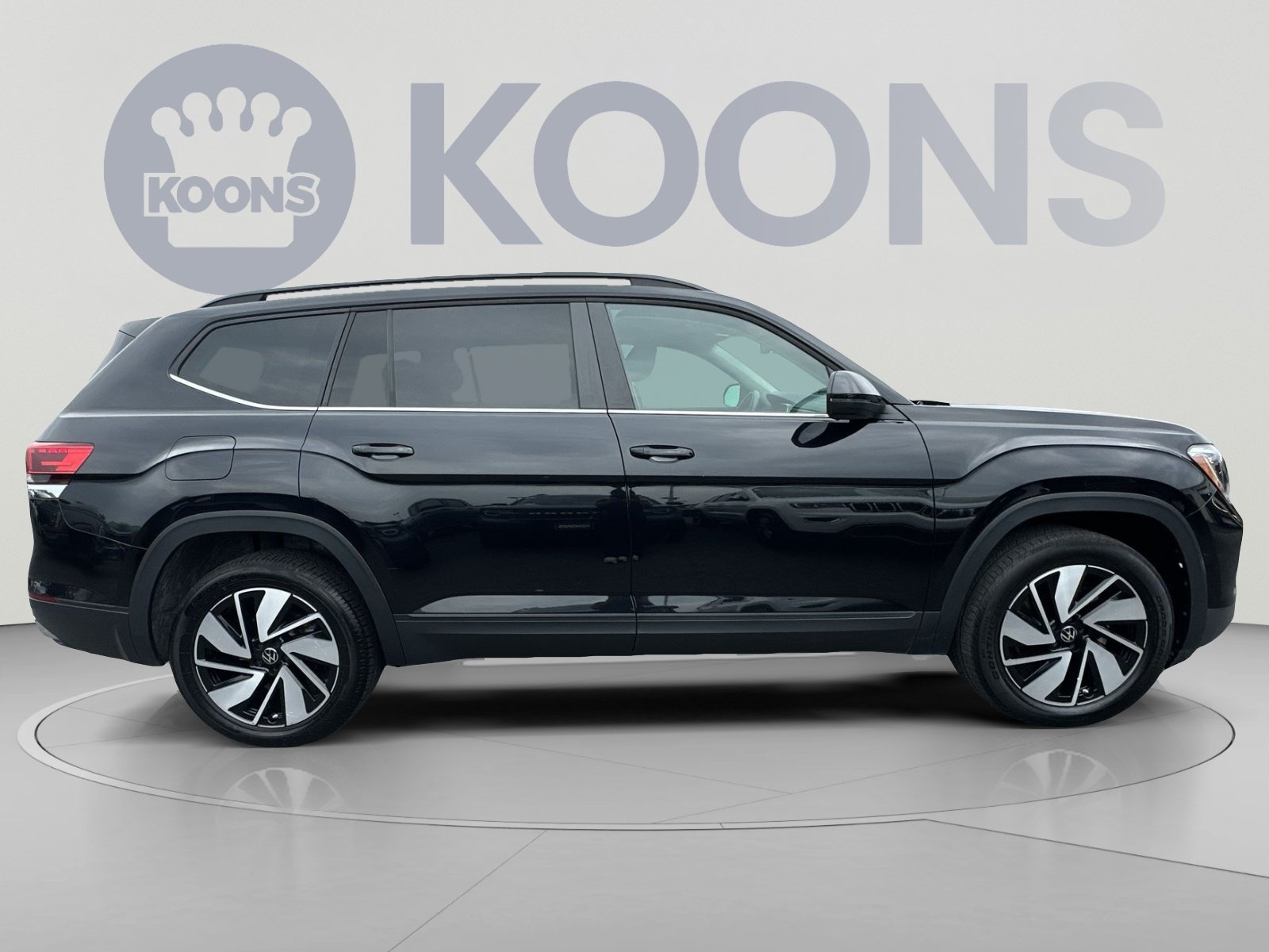 Used 2025 Volkswagen Atlas SE AWD/4WD image 17