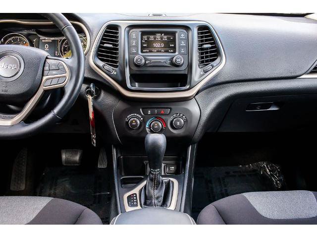 Used 2017 Jeep Cherokee Sport FWD image 13