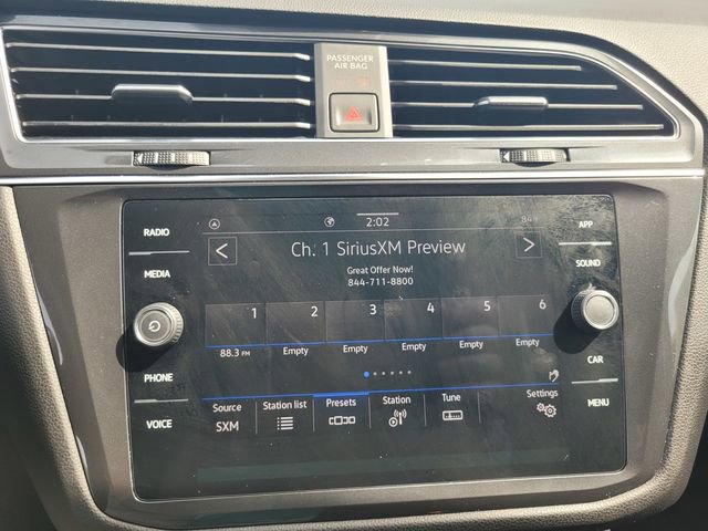 Used 2023 Volkswagen Tiguan SE w/ Panoramic Sunroof Package FWD image 23