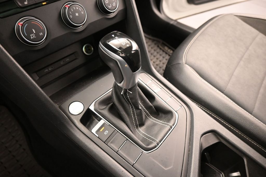 Used 2022 Volkswagen Taos SE FWD image 13