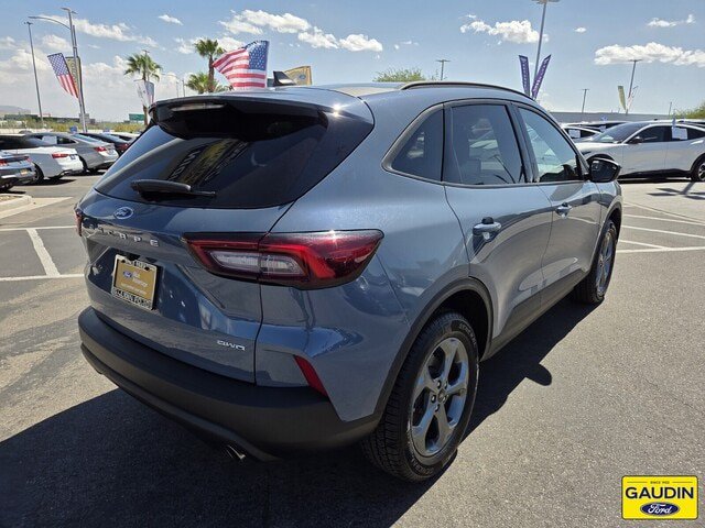 Certified 2025 Ford Escape ST-Line Select AWD/4WD image 7