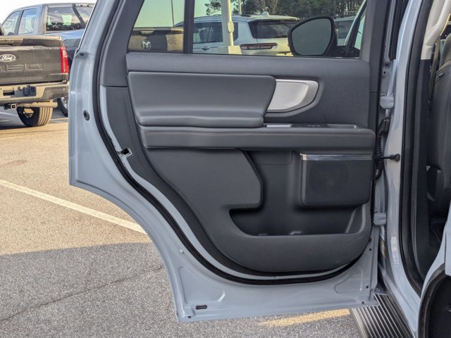 Certified 2025 Ford Expedition Active image 30