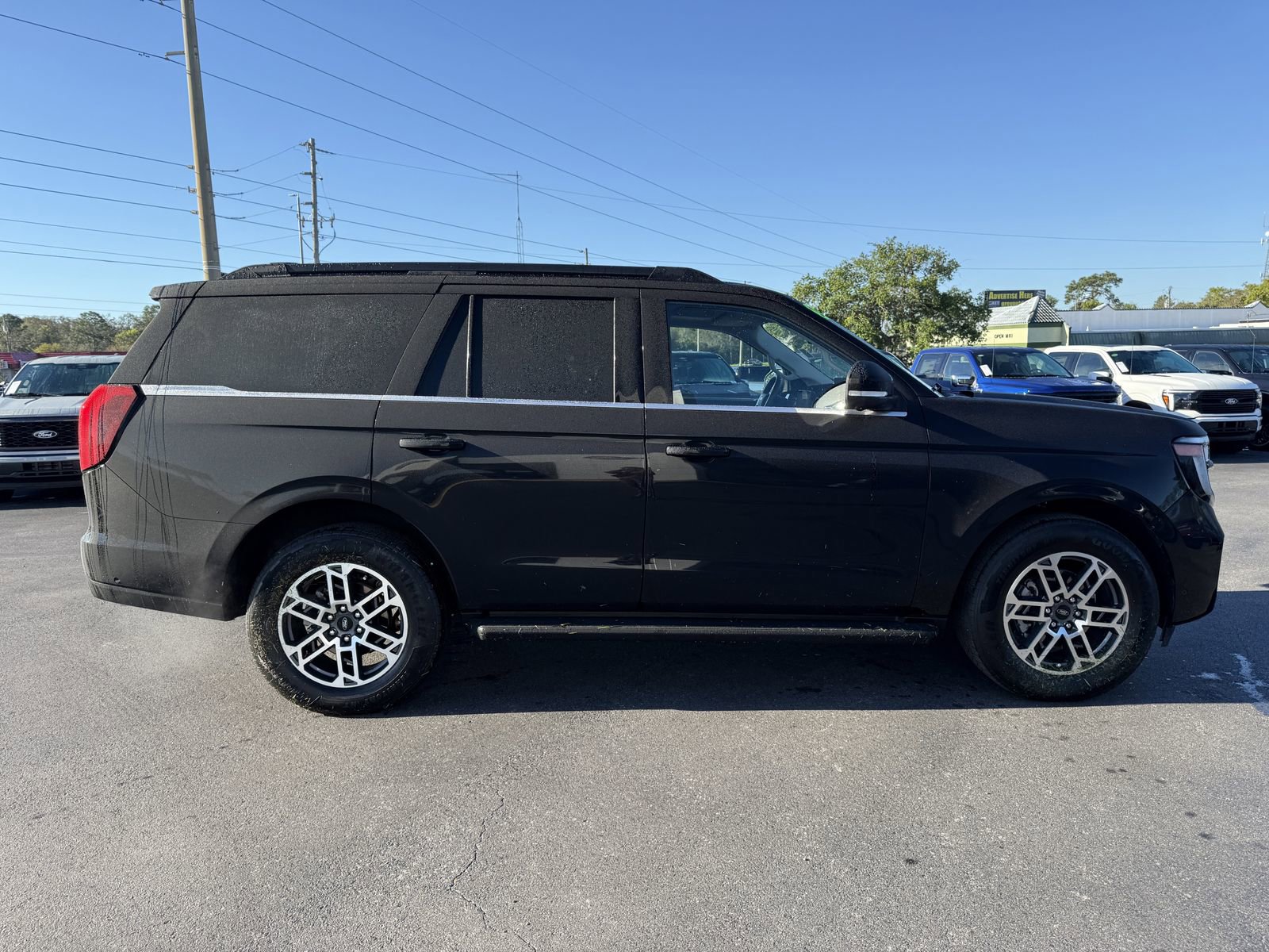 Certified 2025 Ford Expedition Active image 3