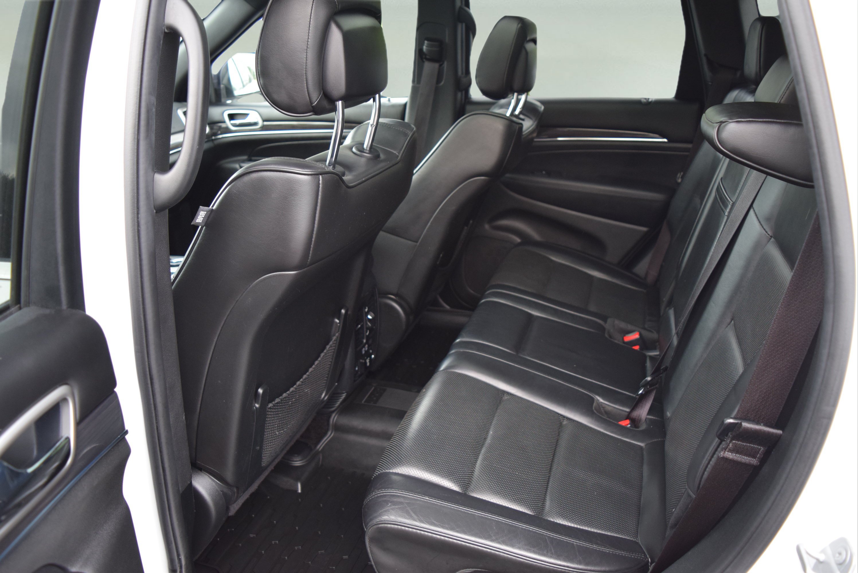 Used 2018 Jeep Grand Cherokee Overland AWD/4WD image 8