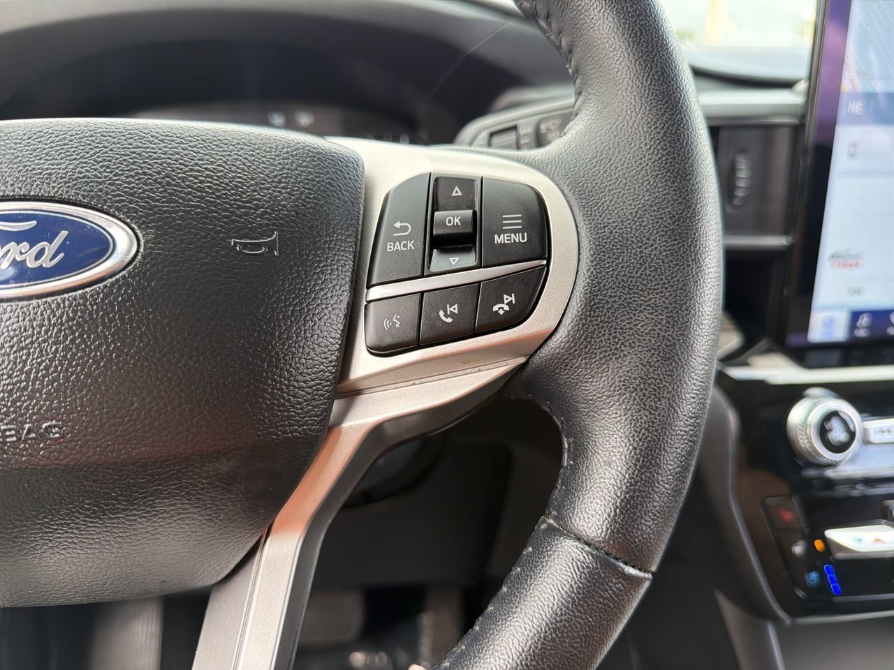 Certified 2023 Ford Explorer Limited w/ Limited Technology Package RWD image 30