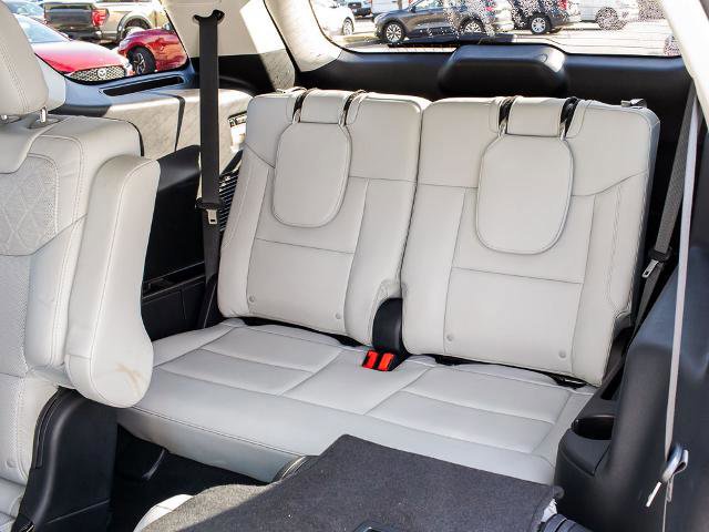 Certified 2025 Ford Explorer Platinum w/ Ultimate Package image 18