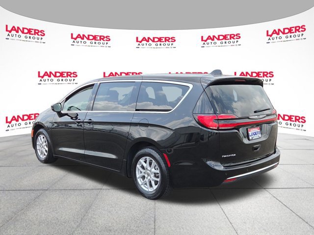 Used 2024 Chrysler Pacifica Touring-L FWD image 5