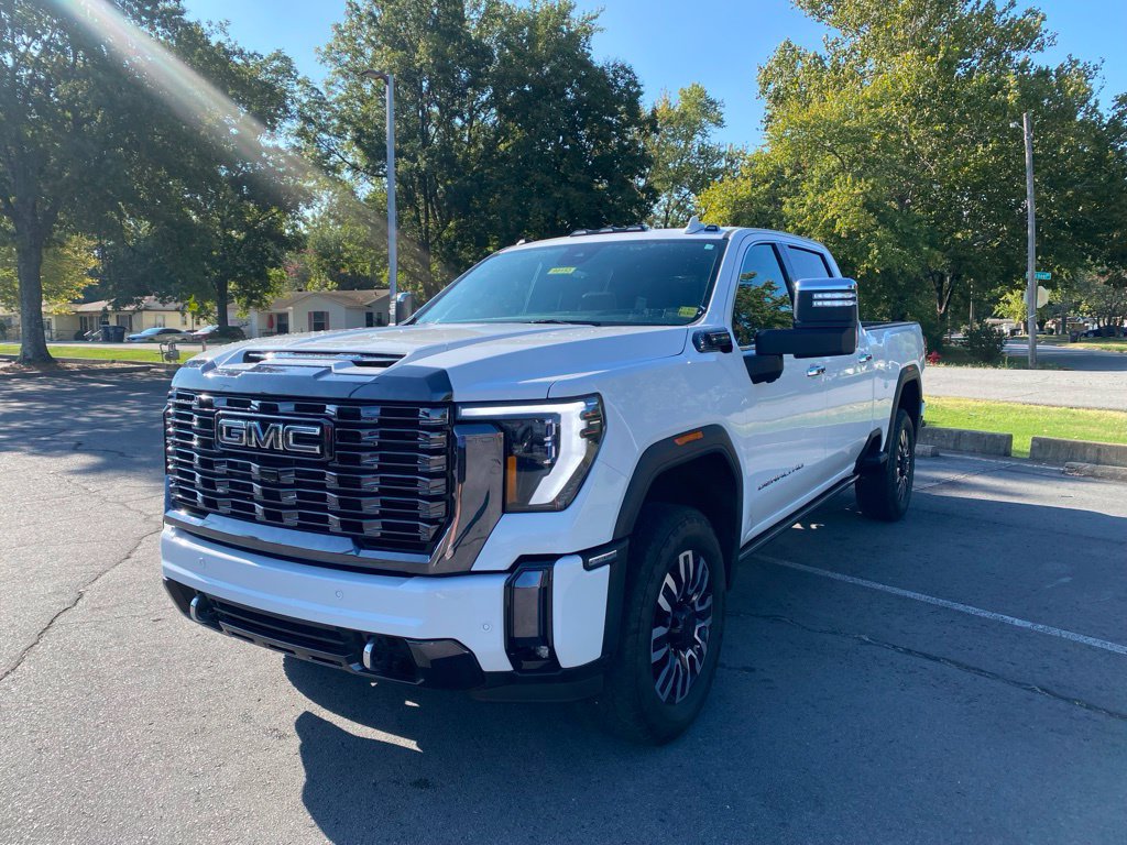 Used 2024 GMC Sierra 2500 Denali Ultimate w/ Max Trailering Package AWD/4WD image 3