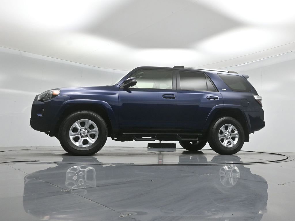 Used 2022 Toyota 4Runner SR5 Premium w/ Moonroof Package AWD/4WD image 25