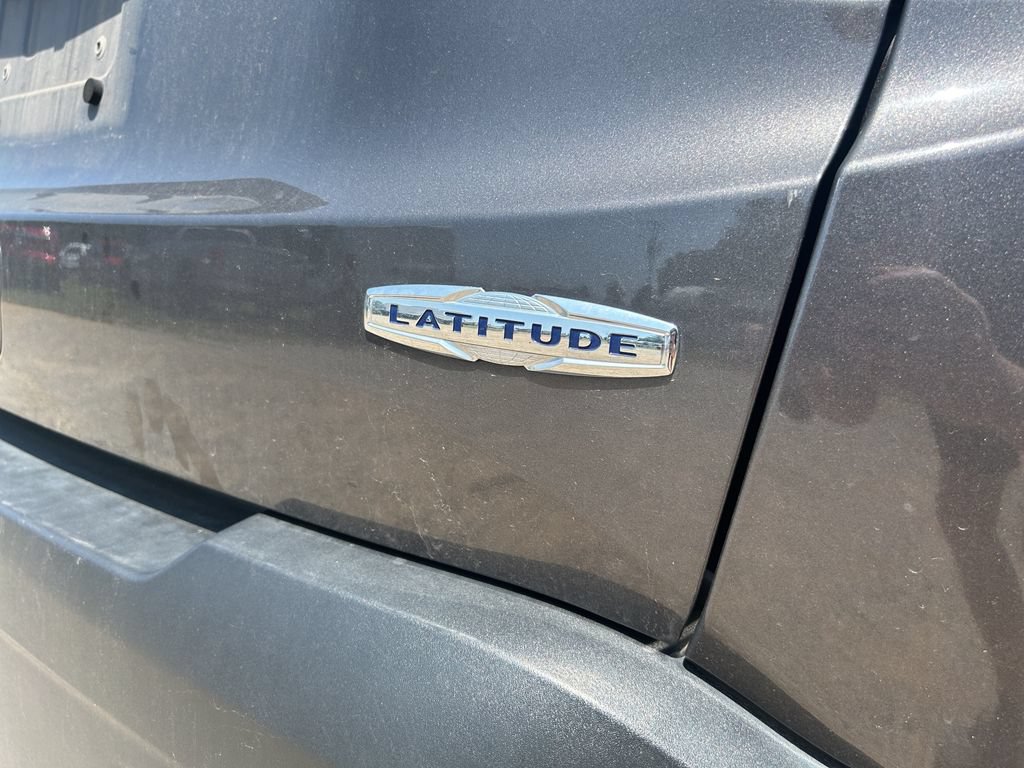 Used 2021 Jeep Renegade Latitude FWD image 9