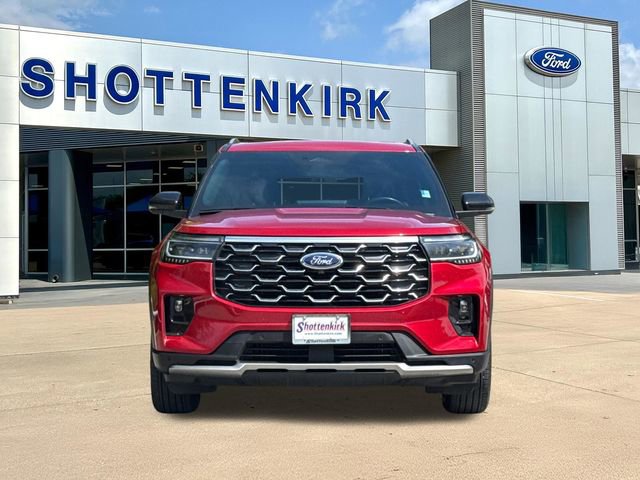 Certified 2025 Ford Explorer Platinum RWD image 2
