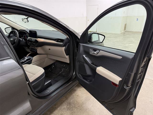 Certified 2020 Ford Escape SE AWD/4WD image 31