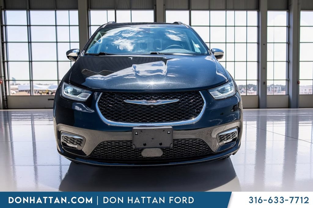Used 2023 Chrysler Pacifica Limited FWD image 24