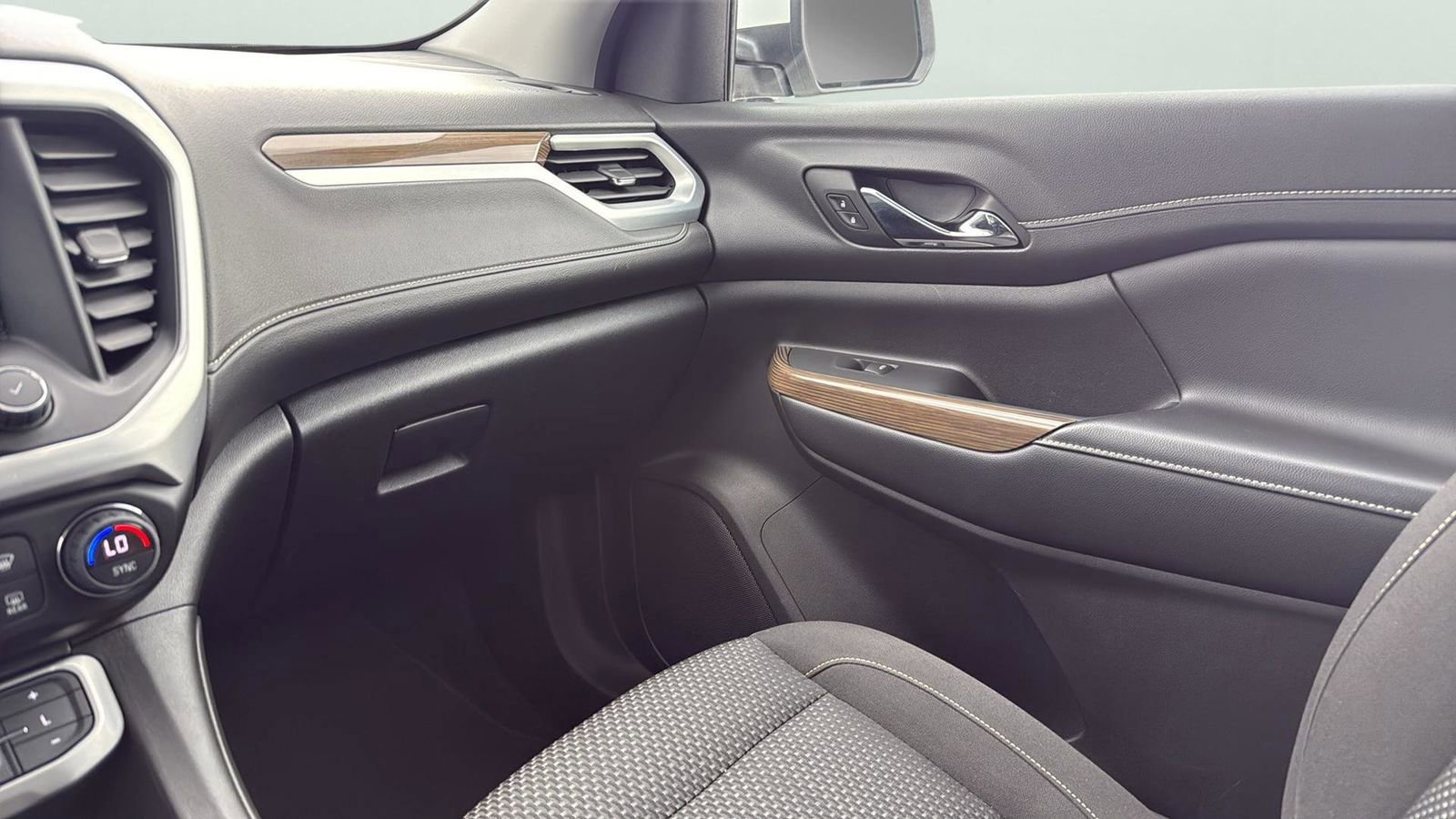 Used 2023 GMC Acadia SLE image 21