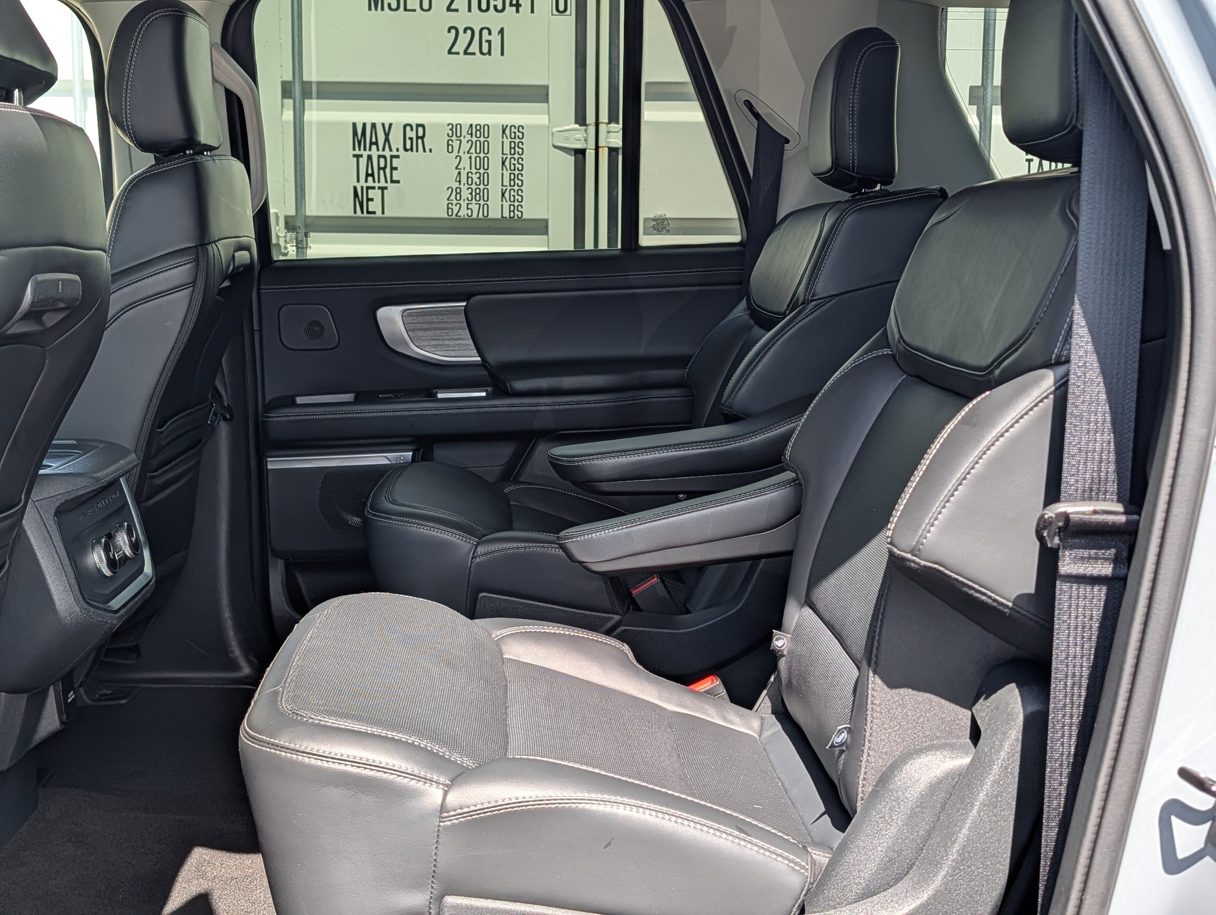 Certified 2025 Ford Expedition Max Platinum w/ Driver's Package AWD/4WD image 16