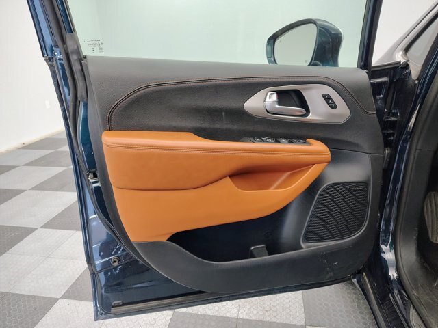 Used 2024 Chrysler Pacifica Pinnacle FWD image 10