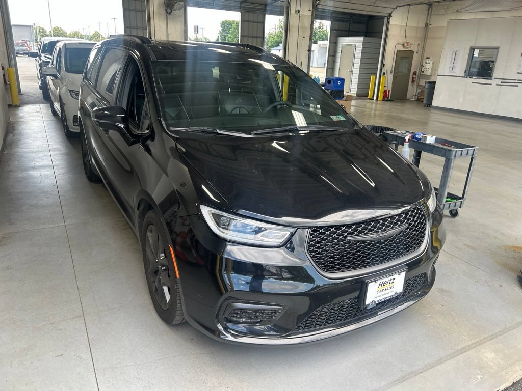 Used 2025 Chrysler Pacifica Limited