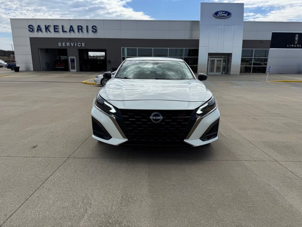 Used 2025 Nissan Altima 2.5 SR FWD image 2