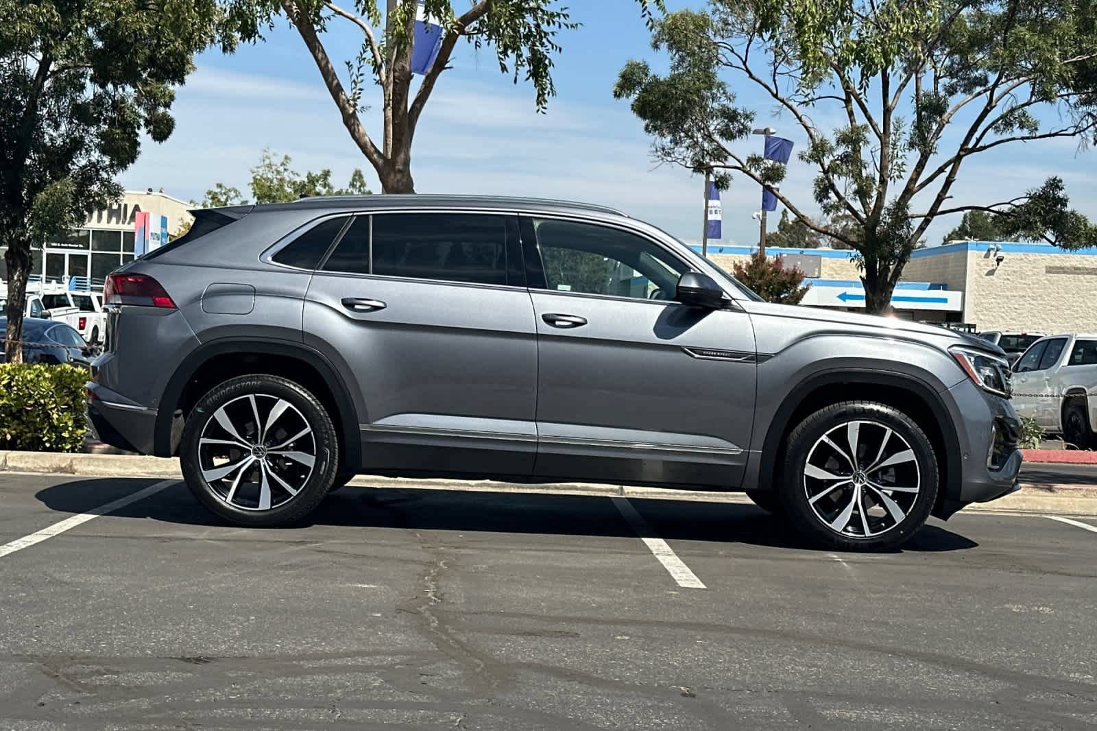 Used 2024 Volkswagen Atlas Cross Sport SEL Premium R-Line AWD/4WD image 9