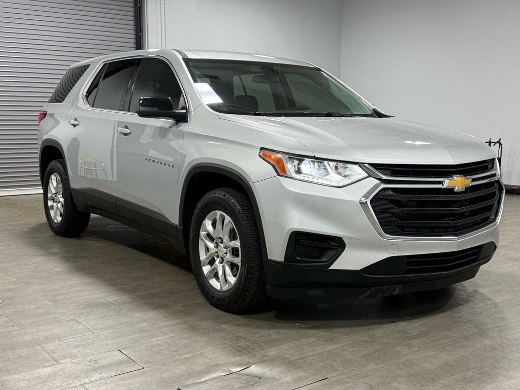 Used 2021 Chevrolet Traverse LS image 2