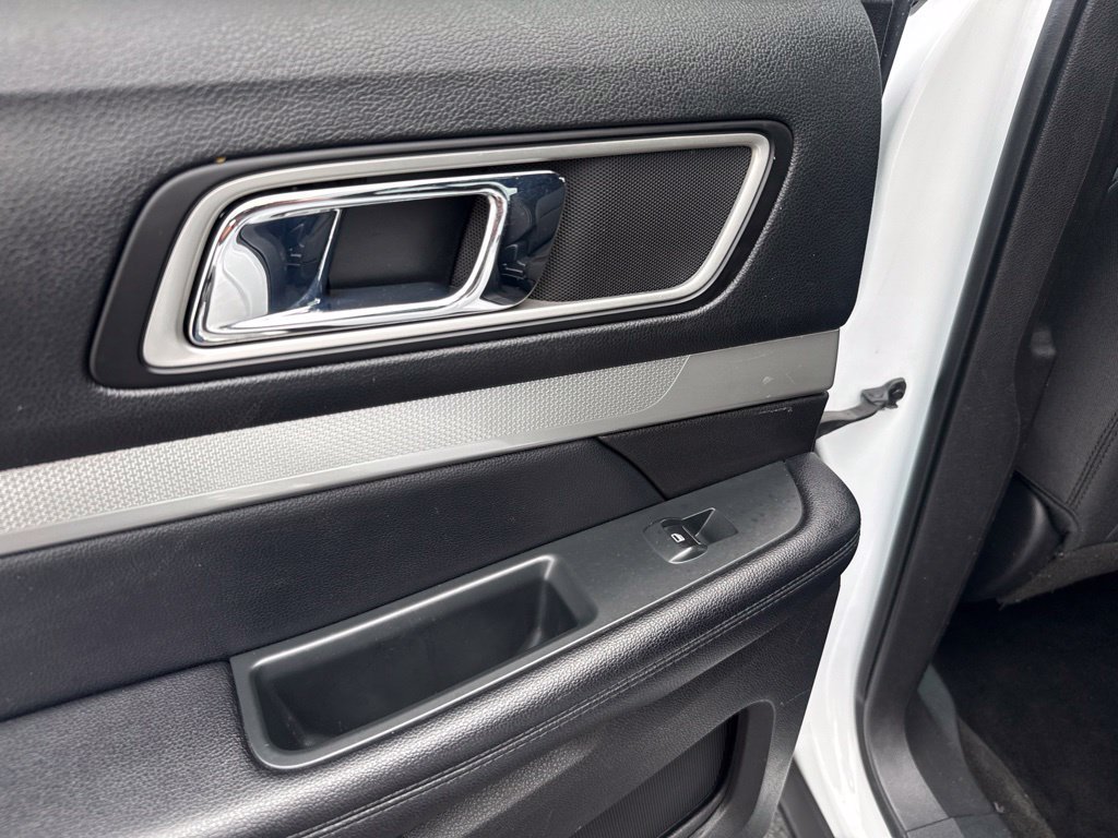 Certified 2017 Ford Explorer XLT FWD image 32