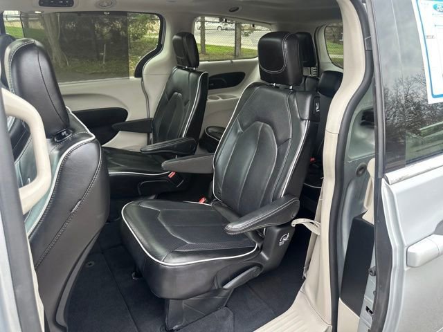 Used 2023 Chrysler Pacifica Limited image 29
