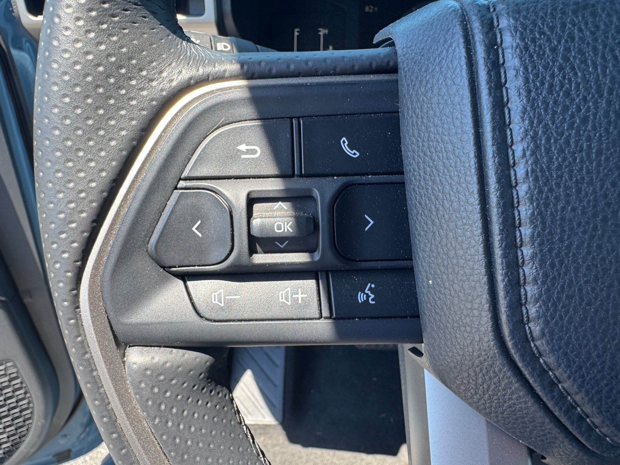 Used 2025 Toyota 4Runner SR5 AWD/4WD image 15
