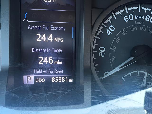 Used 2017 Toyota Tacoma TRD Sport w/ Tow Package (A/T) AWD/4WD image 14
