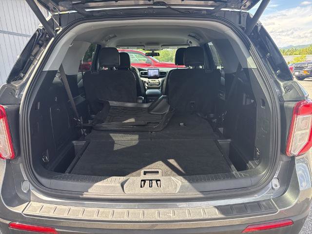 Certified 2022 Ford Explorer XLT w/ Equipment Group 202A image 26