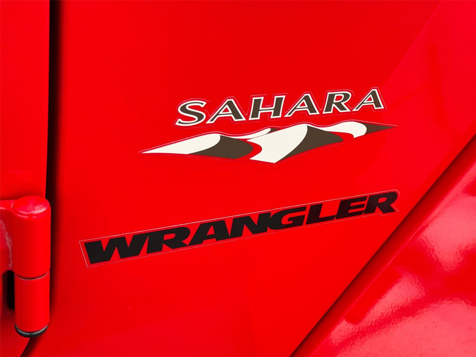 Used 2017 Jeep Wrangler Sahara w/ Connectivity Group AWD/4WD image 8