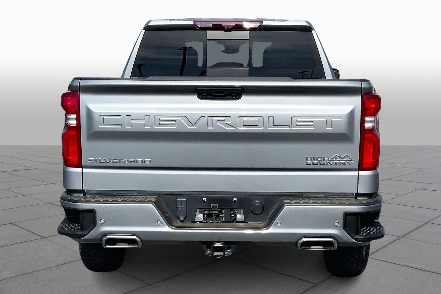 Used 2023 Chevrolet Silverado 1500 High Country w/ Technology Package AWD/4WD image 4