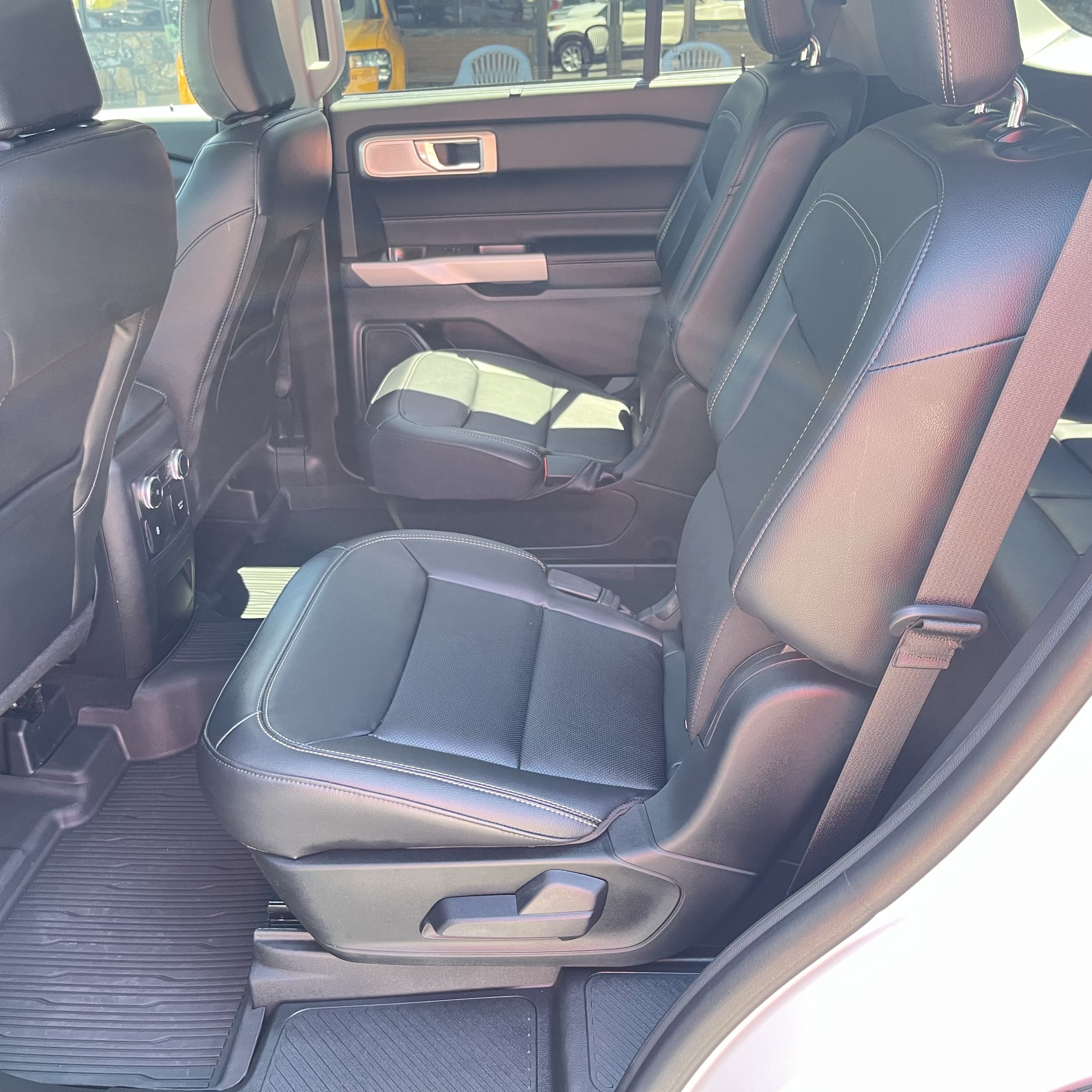 Certified 2024 Ford Explorer Limited w/ Limited Technology Package AWD/4WD image 11
