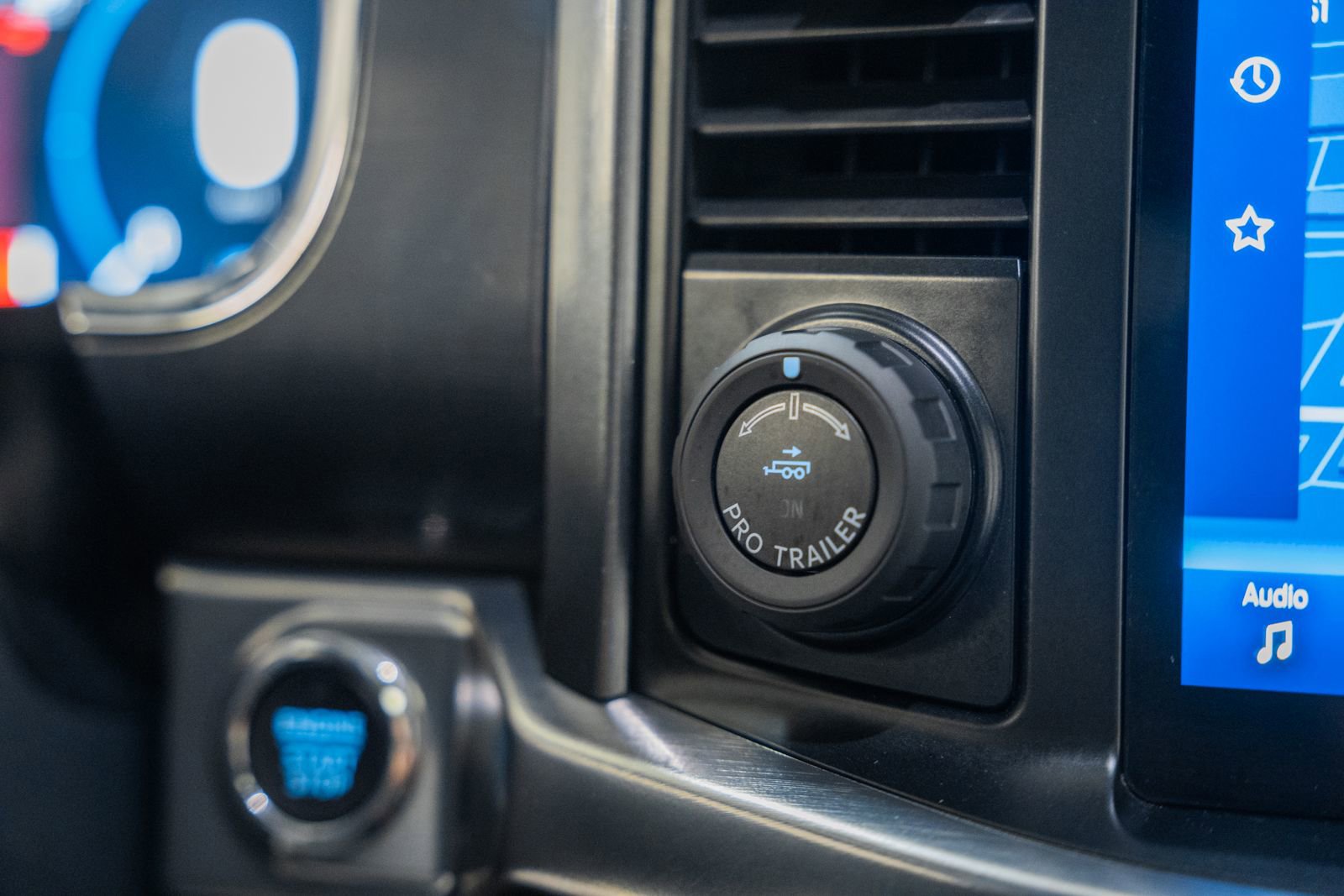 Certified 2023 Ford F150 Lariat w/ Equipment Group 502A High image 35