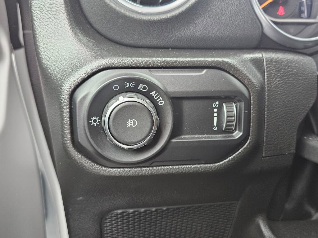 Used 2023 Jeep Wrangler Unlimited Sahara w/ LED Lighting Group AWD/4WD image 19