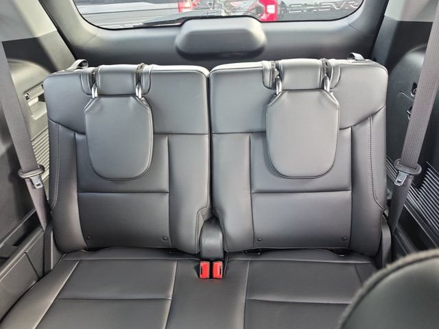 Certified 2024 Ford Explorer XLT w/ Equipment Group 202A RWD image 15