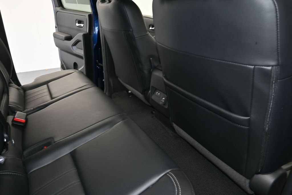 Used 2023 Nissan Frontier SV w/ SV Premium Package AWD/4WD image 13
