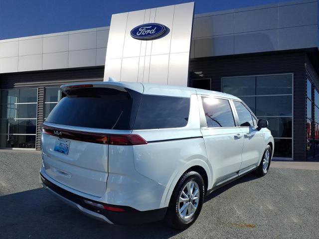 Used 2023 Kia Carnival LX image 4