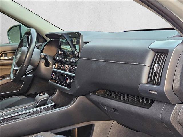 Used 2023 Nissan Pathfinder SL FWD image 19