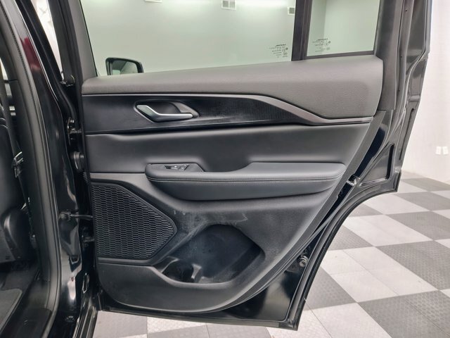 Used 2023 Jeep Grand Cherokee Altitude AWD/4WD image 27